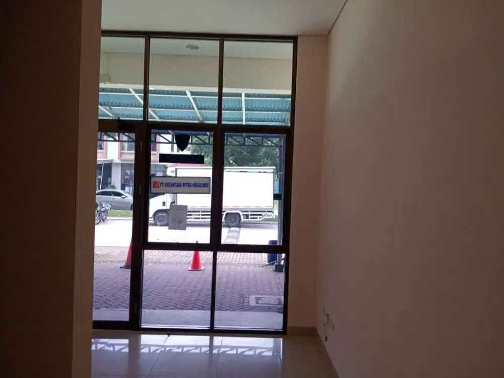 Disewakan ruko murah 3lantai di Savoy Jakarta Garden City Jakarta Timur siap pakai & siap usaha minimalis modern