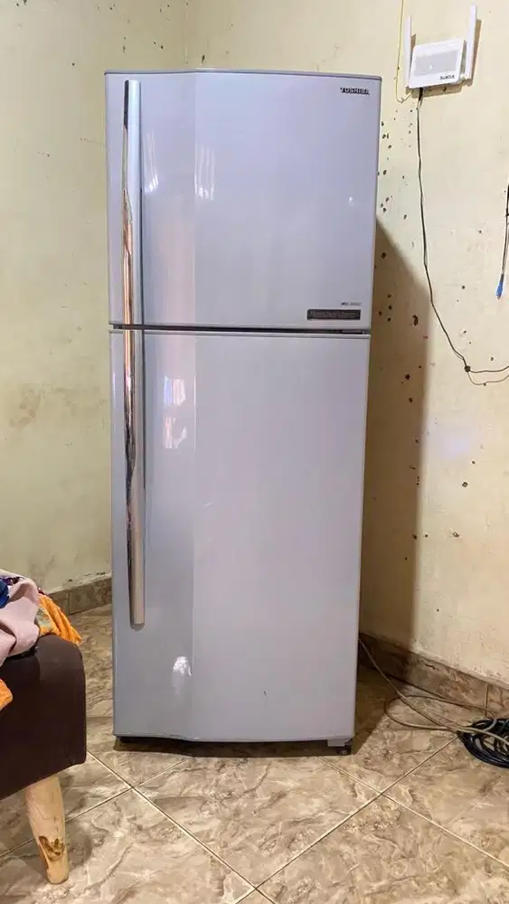 kulkas toshiba 2 pintu besar