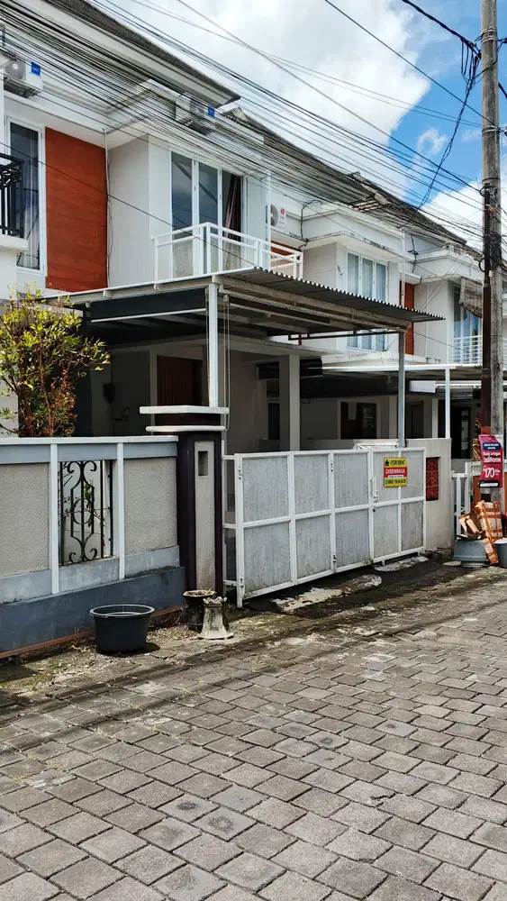 Disewakan Rumah 2 Lantai / For Rent 2 story house