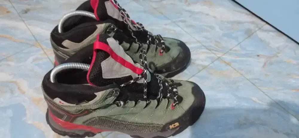 Sepatu Gunung merk K2