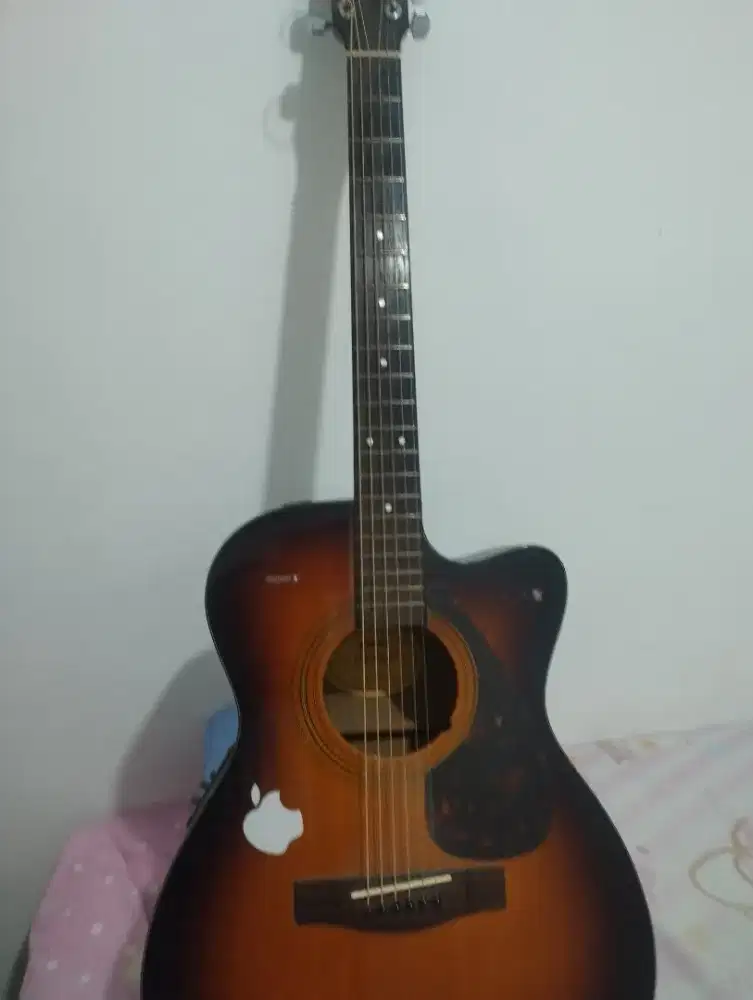 Gitar akustik yamaha