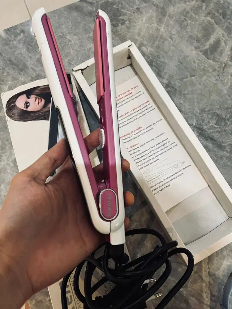 Kemei KM-329 Hair Straightener / Catokan Rambut – Mulus + Box