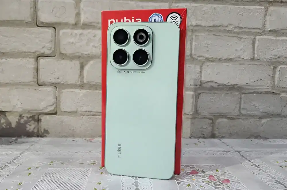 Nubia V70 NFC (20/256 GB)