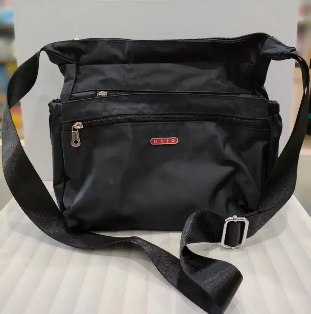 Preloved - Tas selempang / Sling Bag - Bekas