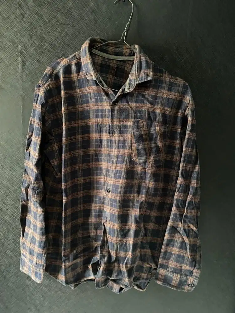 kemeja juga warna coklat