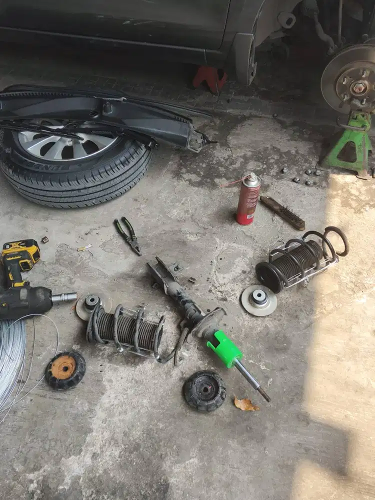 Shock Absorber Depan Ertiga Ori Bekas + Joint Stabilizer Sepasang