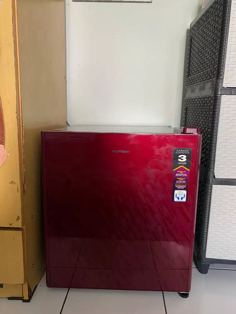 Kulkas Polytron mini 68 watt