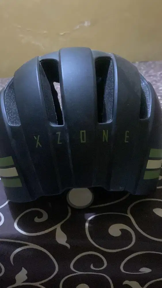 Helm sepeda urban xzone