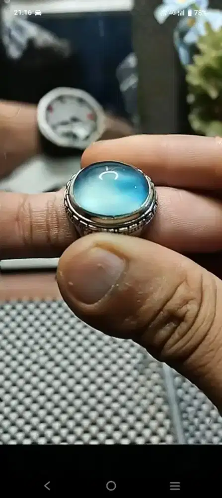 Batu anggur lawas biru langit