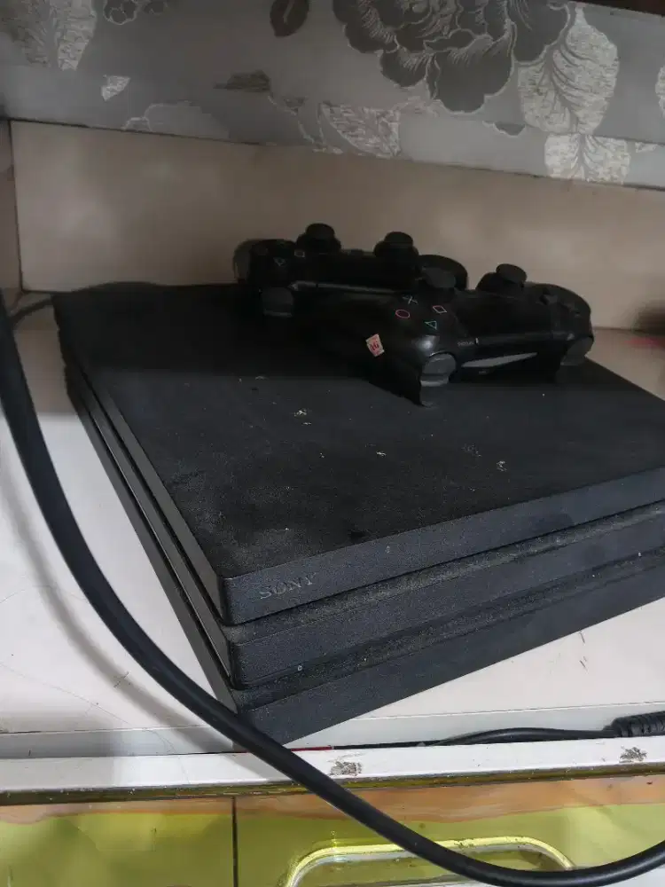 Ps4 Pro 1TB KOMPLIT