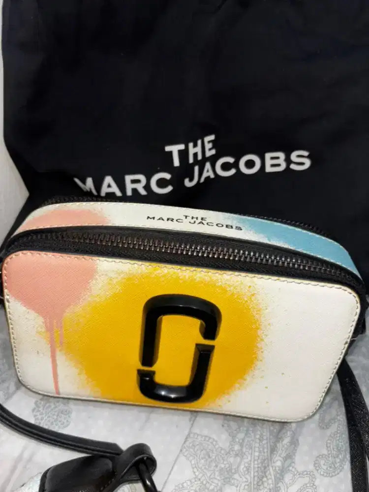 MARC JACOBS THE SNAPSHOT SPRAY PAINT BAG IN WHITE