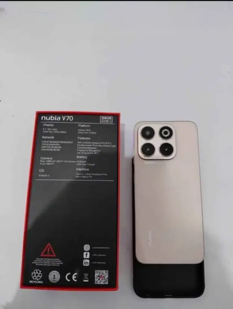 Nubia V70 NFC (20/256 GB)