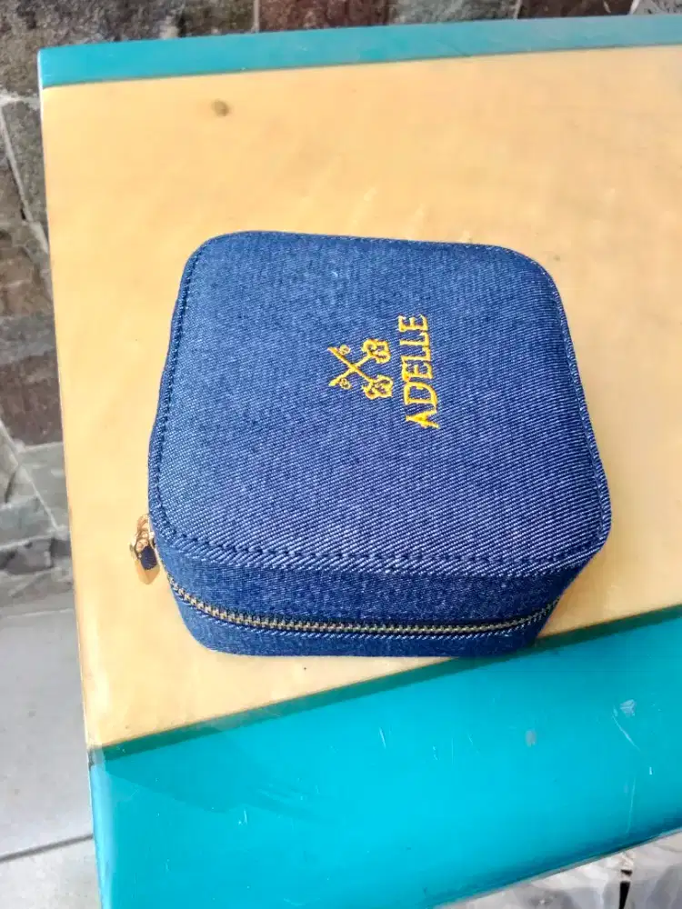 Kotak perhiasan merk Adelle nego