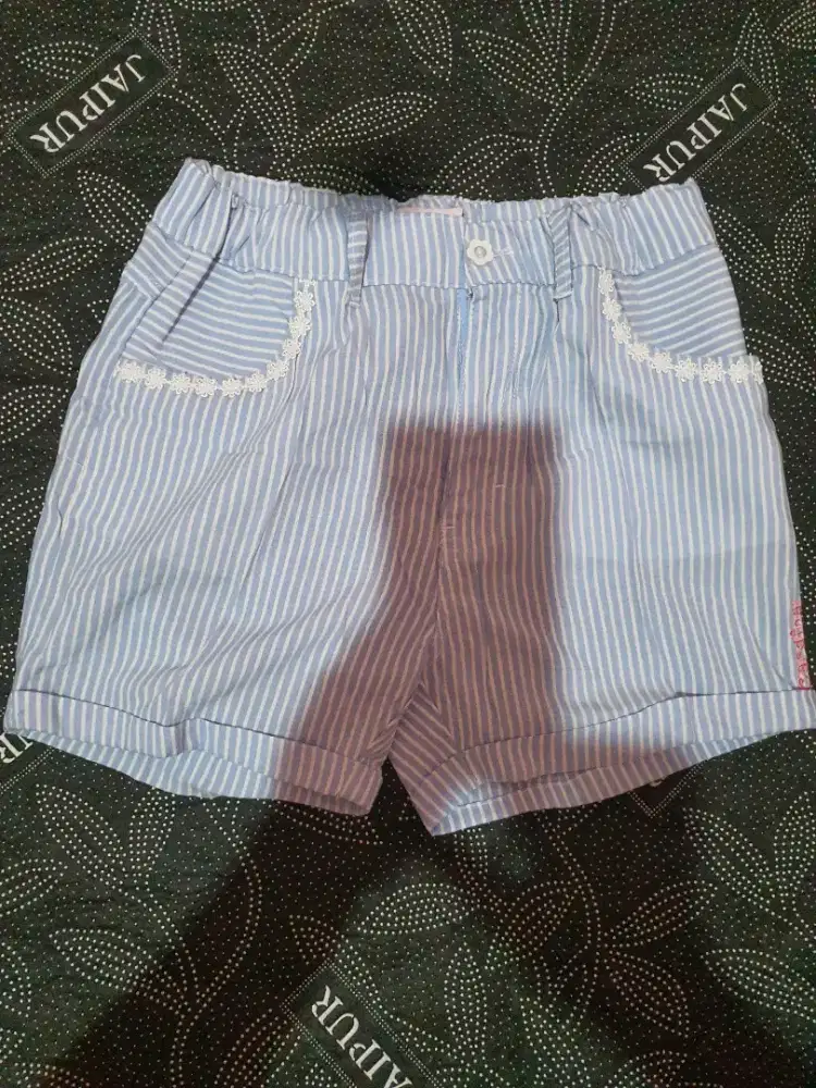 Celana pendek untuk anak cewek