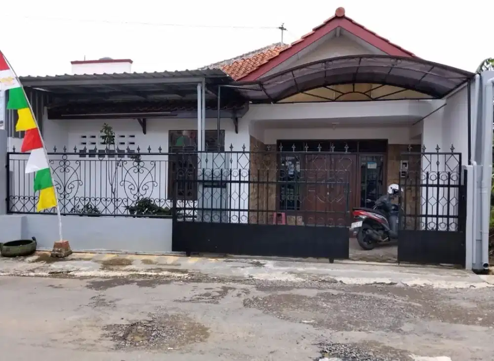 Rumah Kota Purwokerto Sangat Terawat Seperti Baru