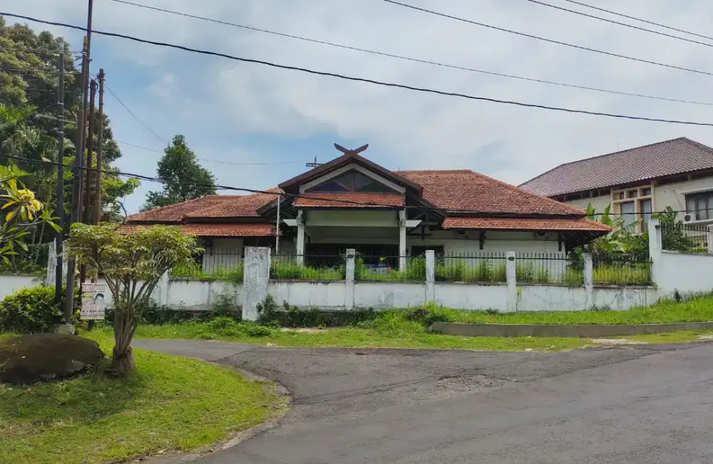 Rumah Luas Strategis, Cocok untuk Hunian dan Usaha