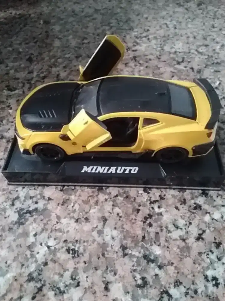 Miniatur mobil camero