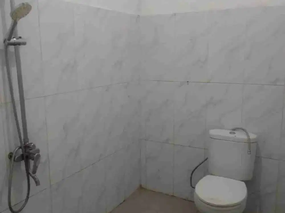 Dijual Rumah 2 1/2 Lantai Siap Huni Lokasi Strategis