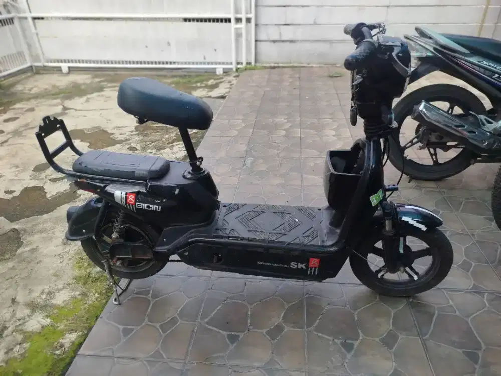 Sepeda listrik gicin