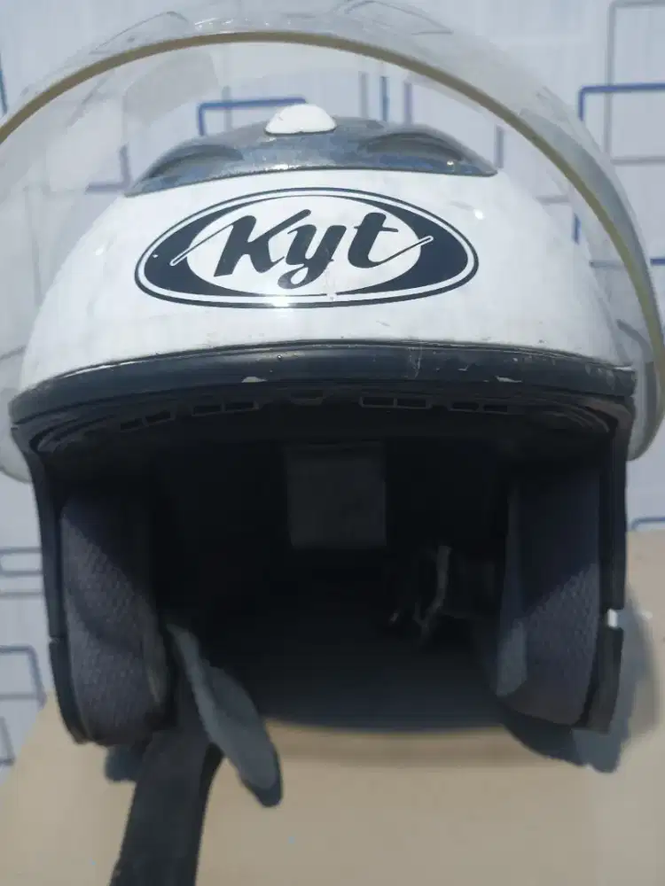 Helm ori bekas pemaikaan