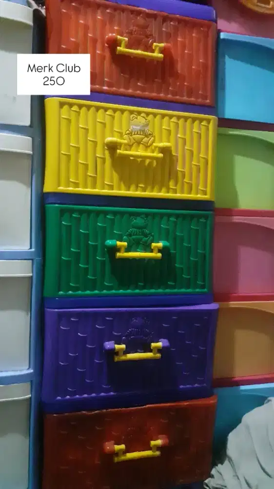 Lemari Pakain Merk Club