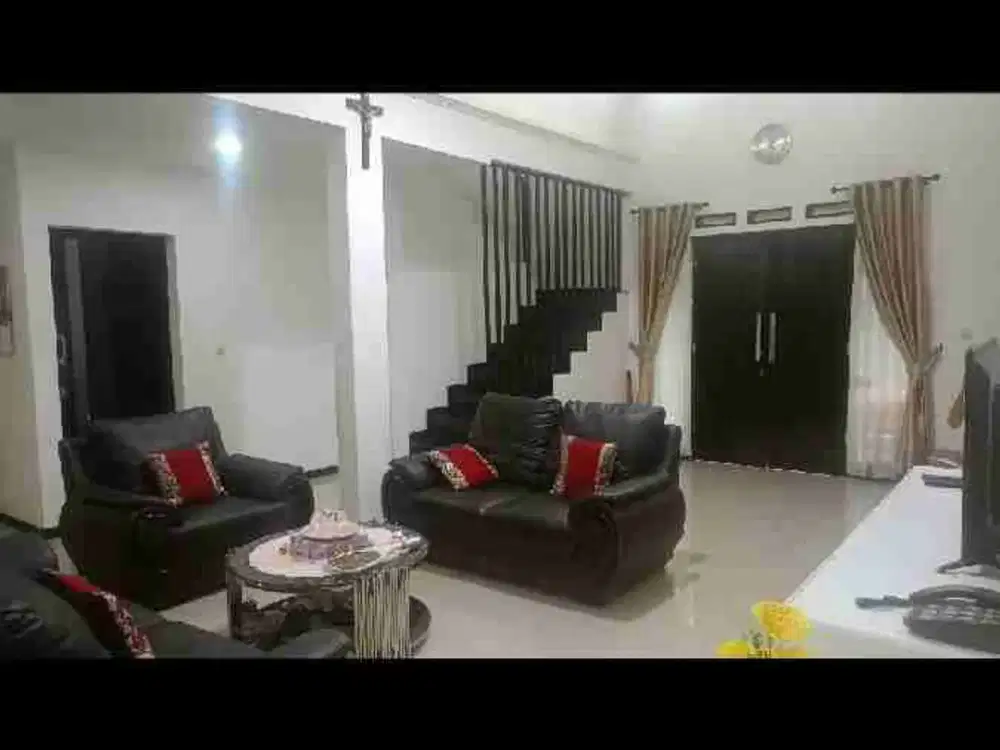 Rumah Hook Strategis 2 lantai Murah baru renovasi siap huni, Taman Kopo Indah