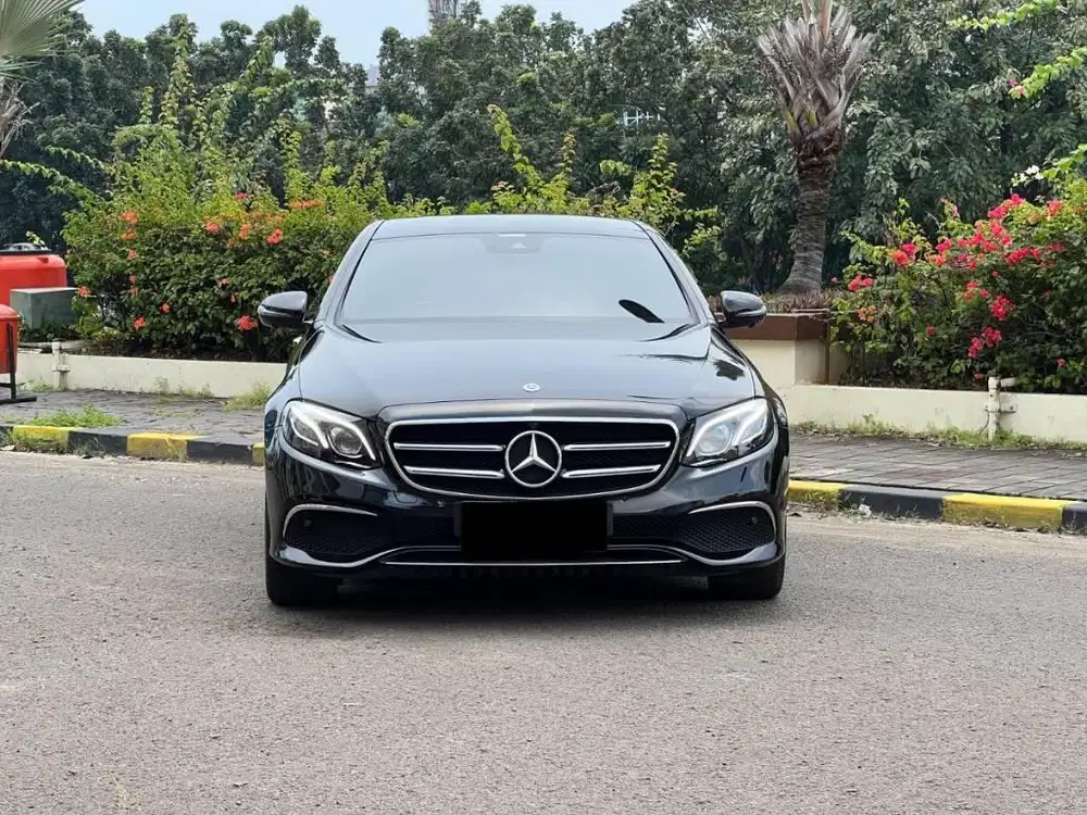 Mercedes Benz mercy E300 Avantgarde W213 2019 Hitam km.14rbmiles
