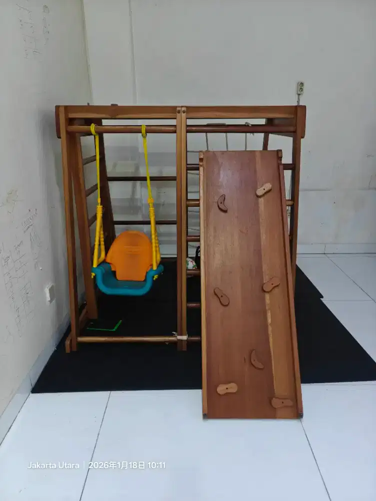Playground Anak di Rumah – Monkey Bar Kayu + Ayunan + Panjat