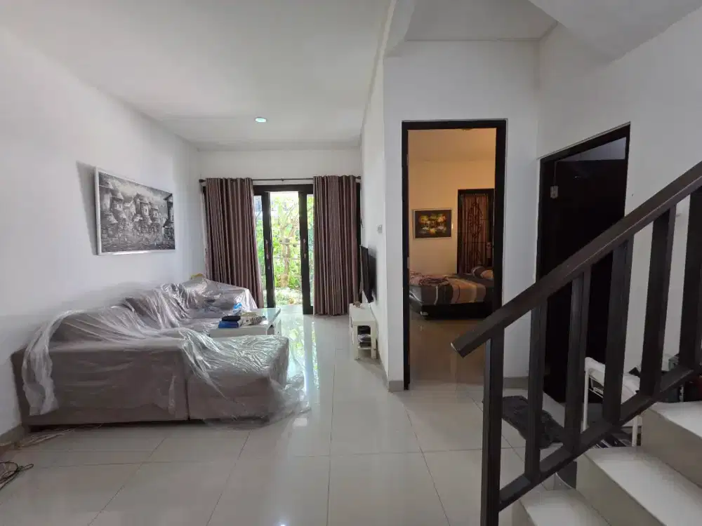 Rumah 2 Lantai Strategis Dekat MRT Stasiun Kereta