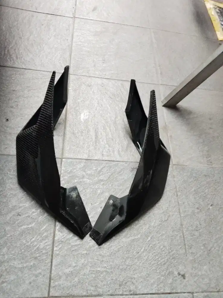 Winglet side BMW V4 untuk ZX25 R