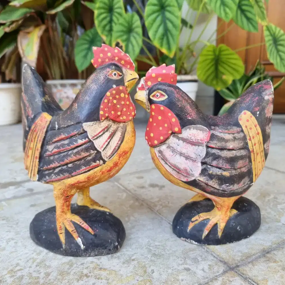 Patung kayu ayam sepasang