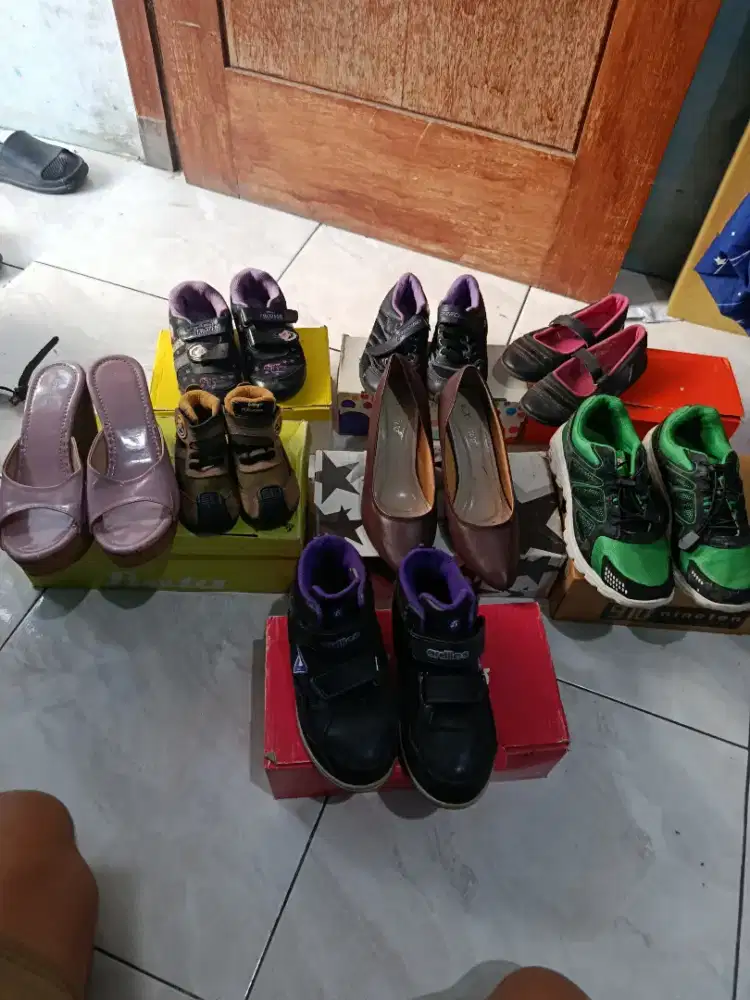Sepatu wanita dan anak-anak