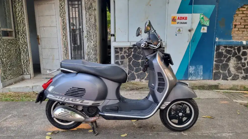 Vespa GTS 150 3V th 2014 Grey Matte #low KM #pajak ON #nama pribadi