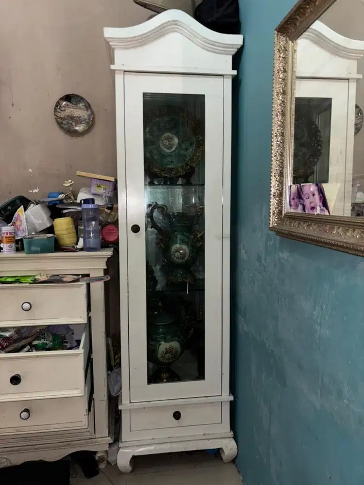 Lemari Pajangan Kayu Asli