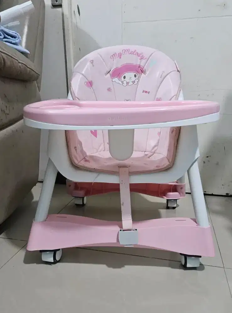 Kursi makan bayi