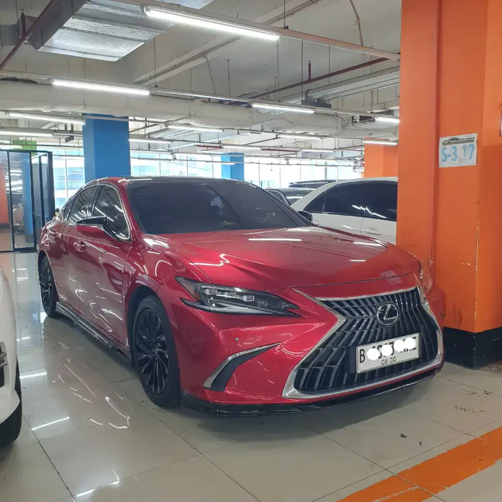 (Stiker merah) Lexus Es300h ultra