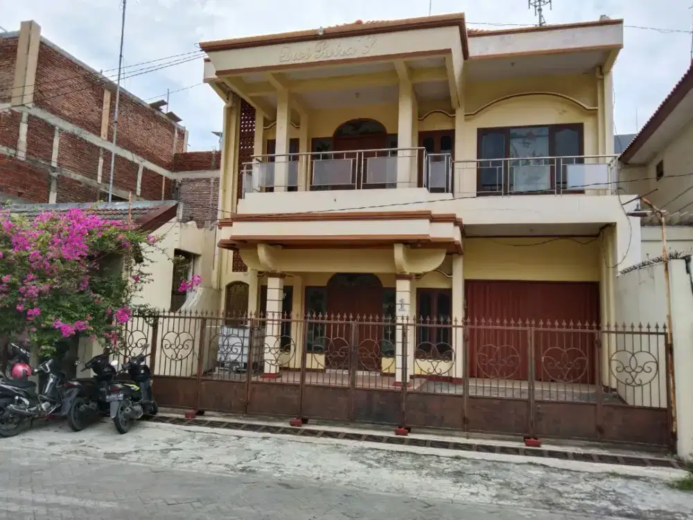 Dijual rumah 2 lantai ready di Pleburan raya tengah kota semarang