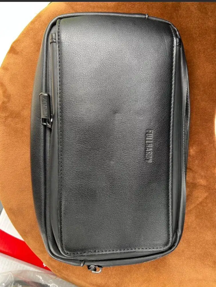 Preloved Pouch full hardy