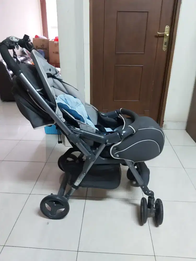 Stroller combi , baby bather dan tempat tidur bayi