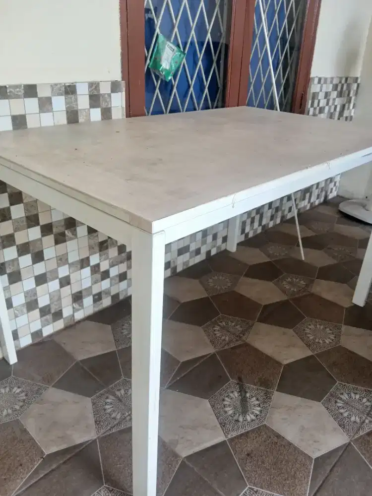 Meja ikea bonus kursi kantoran