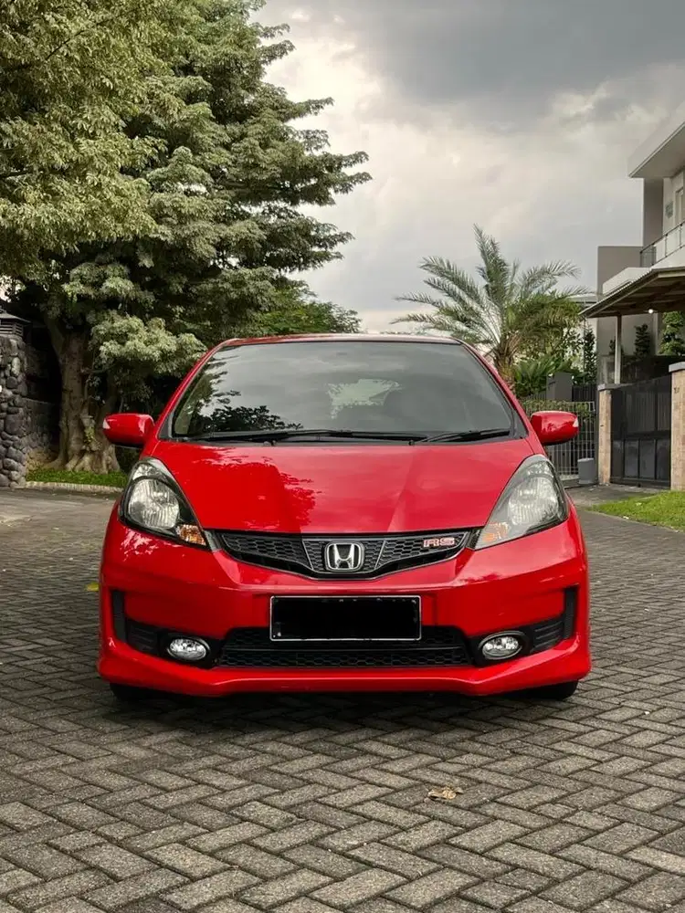 Jual cepat !! Honda Jazz RS matic 2013 pmk 2014 full priginal Km 59 rb