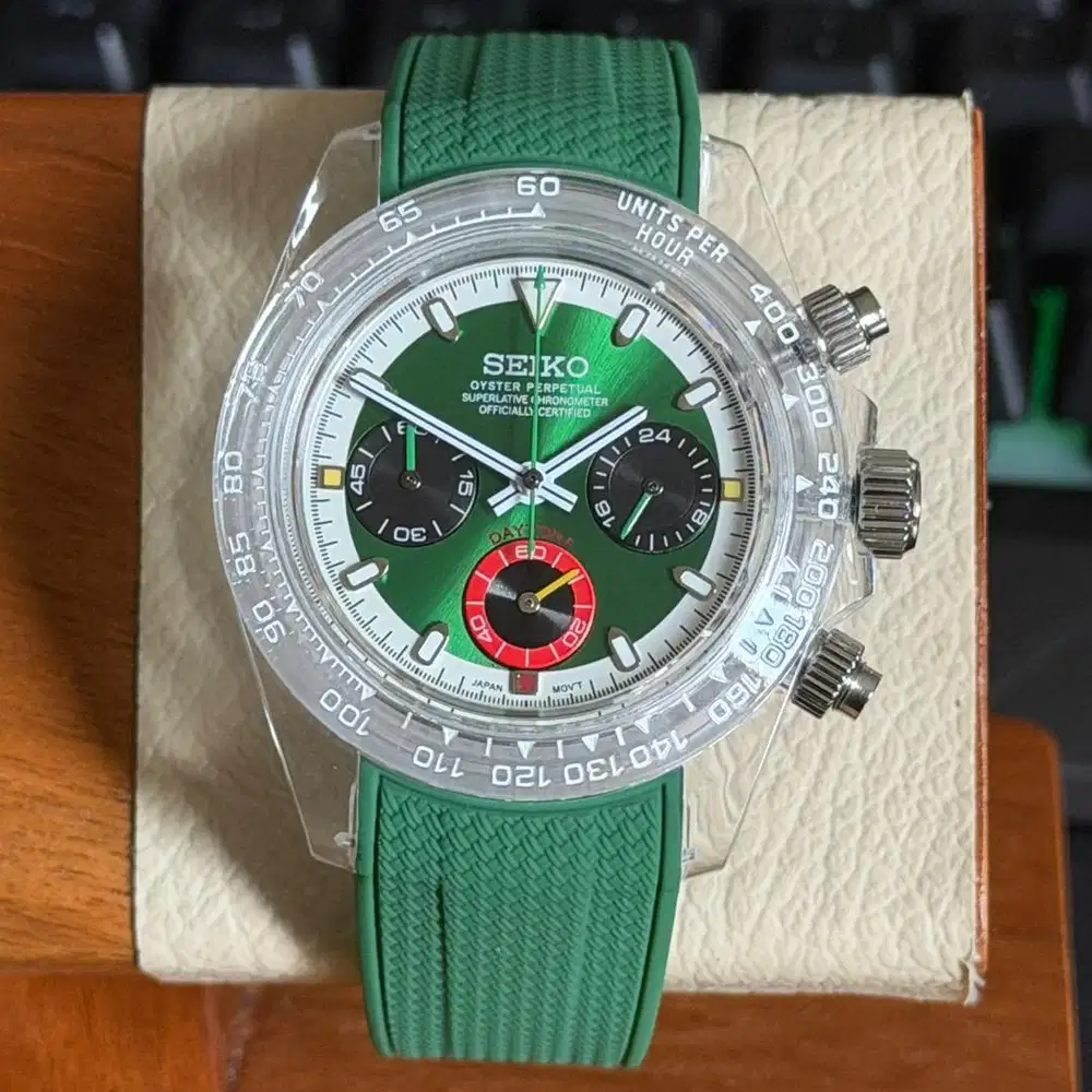 Seiko Daytona Hulk Green Champagne VK63 Chronograph Special Edition