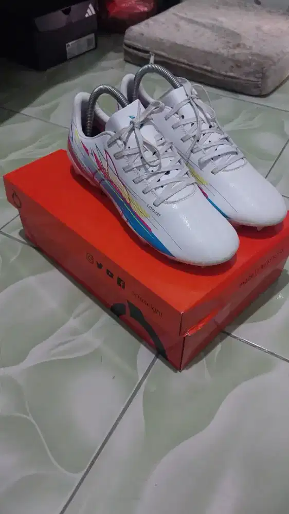 Sepatu bola ortuseight legion v6 fg