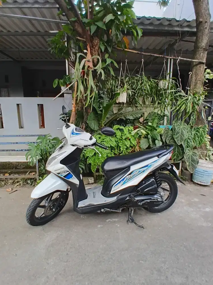Honda beat 2014 ( warna putih )
