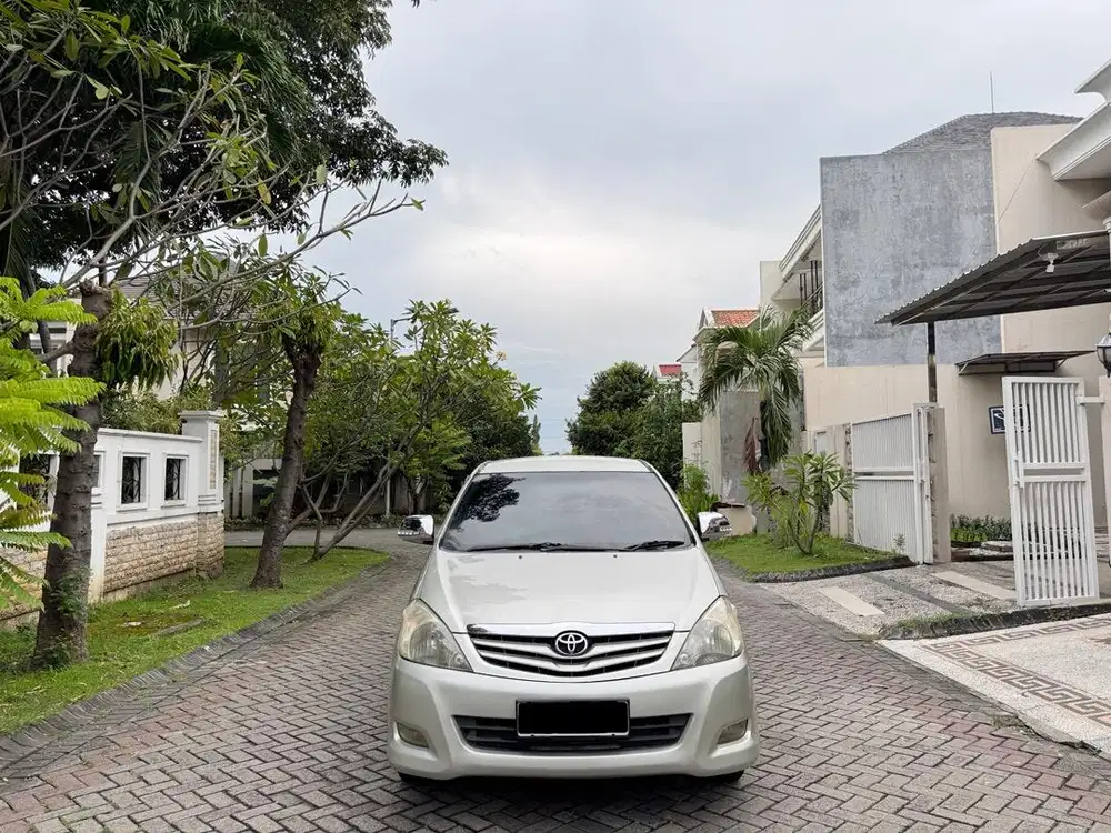 Toyota Kijang Innova 2.0 G Bensin Manual 2008 Silver Facelift Plat N