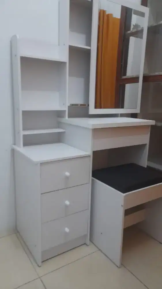 Dijual Meja Rias Cantik