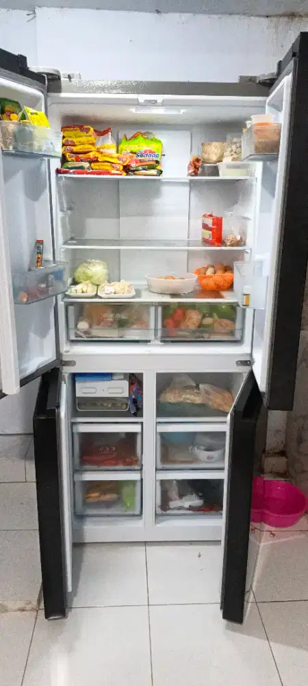 Kulkas 4 Pintu merek Polytron dijual cepat