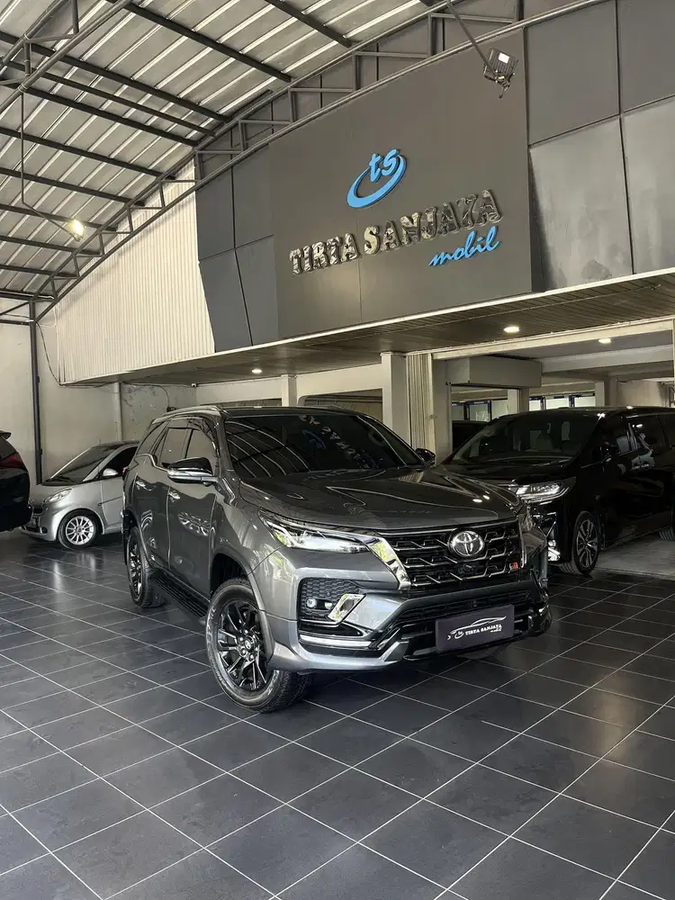 Toyota Fortuner VRZ 2.8 GR Sport 2023 KM 24 rb