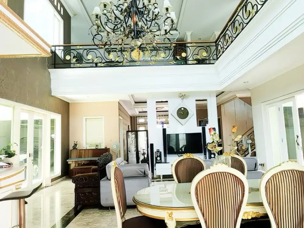 Good Deal! Rumah Mewah Pulomas 2 Lantai – LT 419m², Jalan 3 Mobil