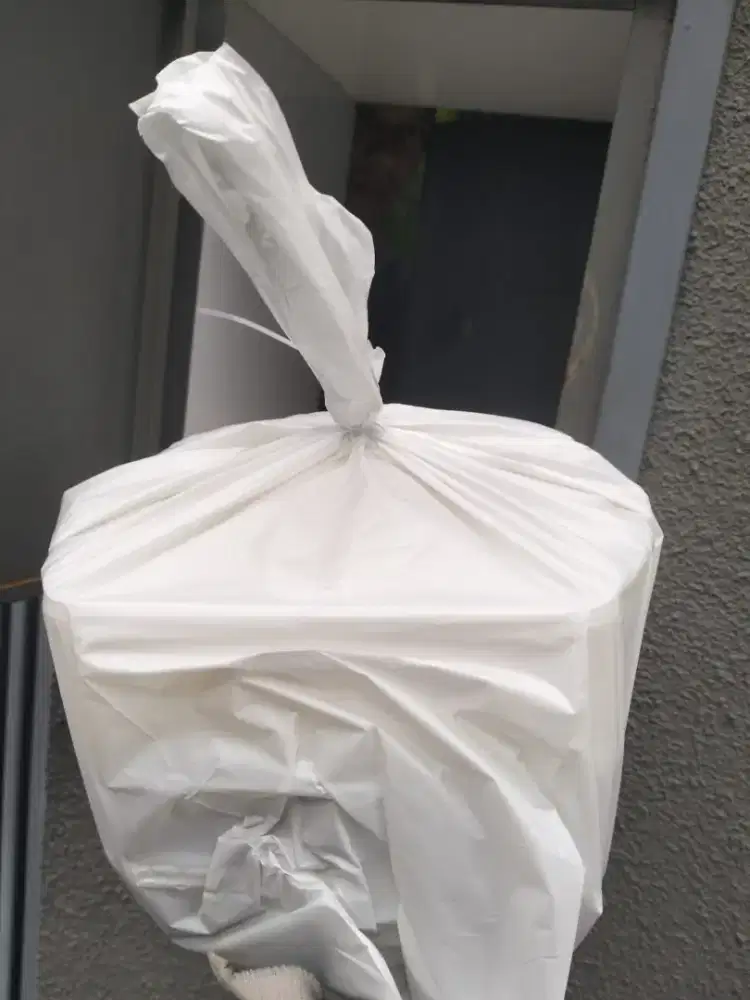 Dcari art cew nginap umr 20-39 th yg bs masak dan bs naek motor matic.